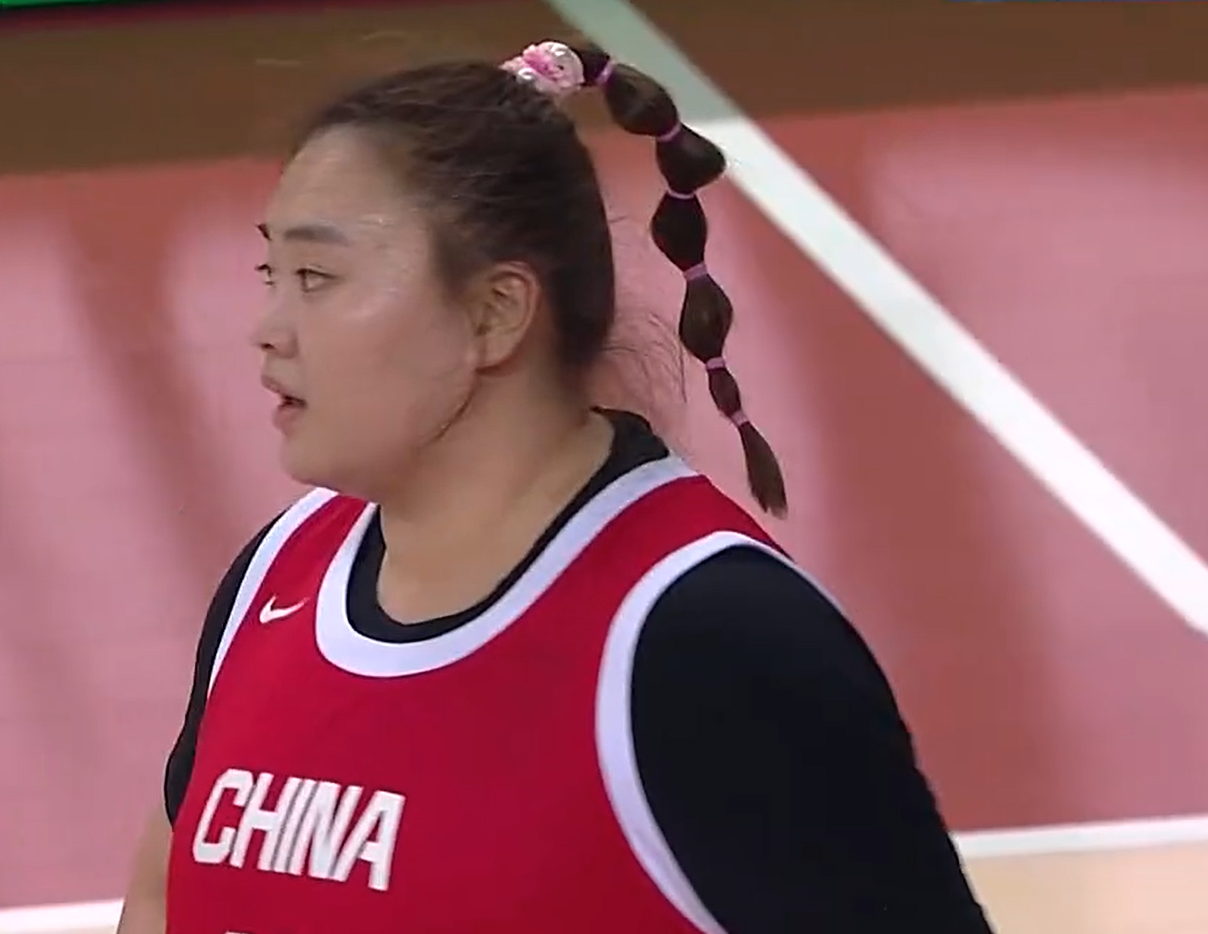 乐鱼官方网站-6投1中，得2分！女篮顶级中锋连续低迷，球迷：不如刘禹彤